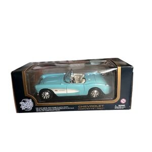 Road Tough 1957 Chevrolet Corvette Roadster 1:18 Scale Die Cast Turquoise